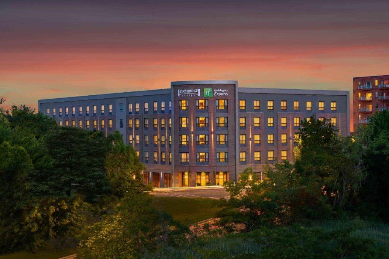 Staybridge Suites - Quincy By Ihg Bagian luar foto